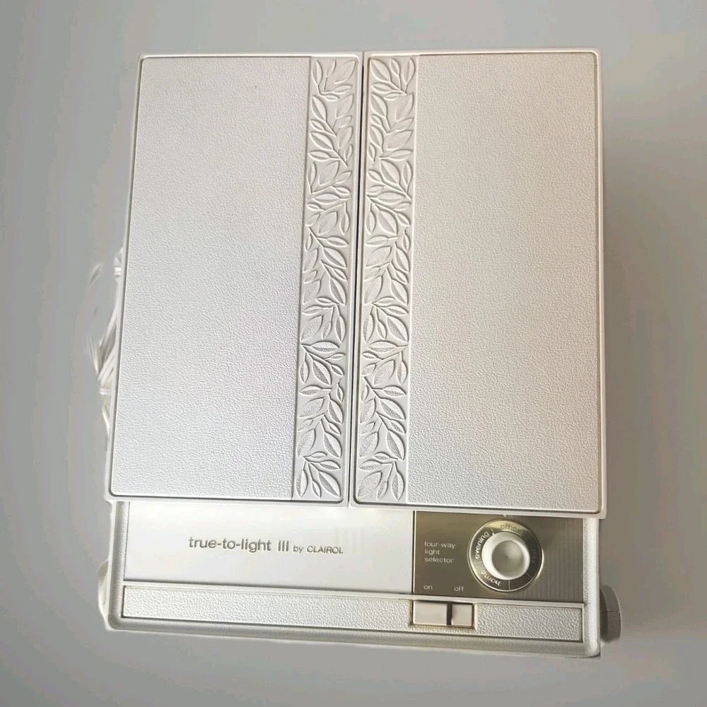 VTG 70s Clairol True-To-Light III Folding Portable Lighted Make-up Mirror Works!